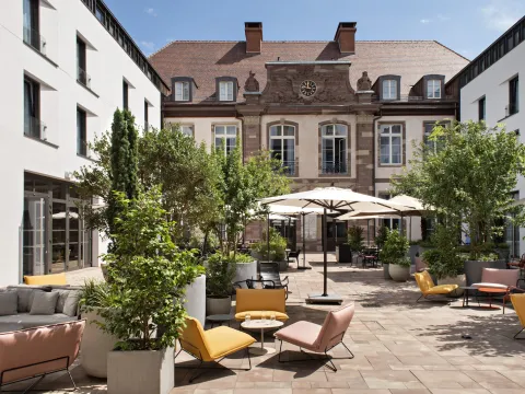 Hôtel LÉONOR the place to live