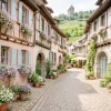 Booking classe Eguisheim et Riquewihr parmi les villes les plus accueillantes de France en 2026